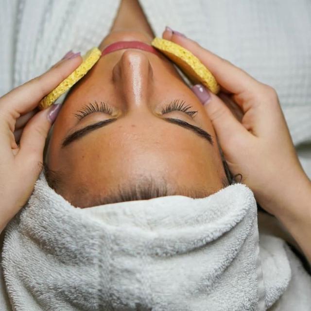Monthly Facial Maintenance 